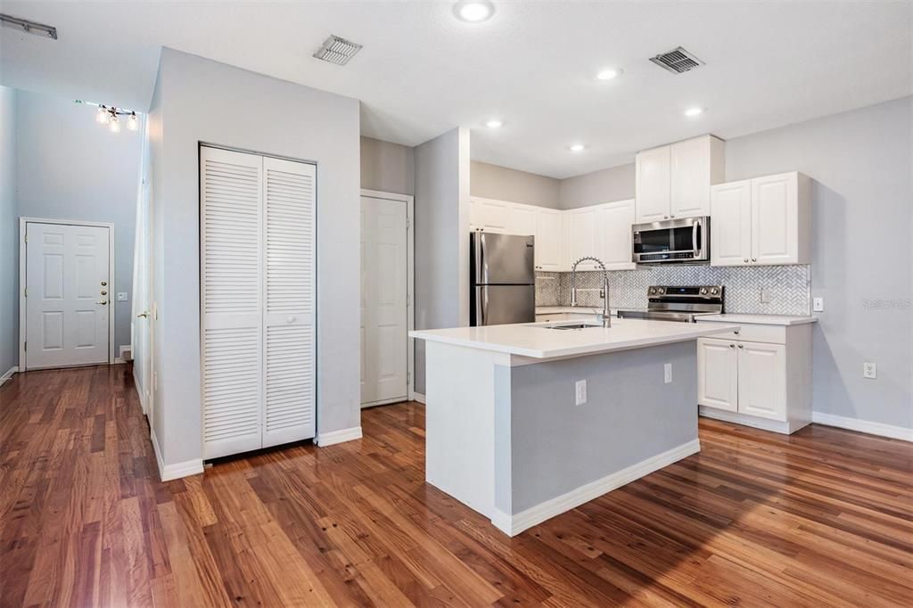 Active With Contract: $3,600 (2 beds, 2 baths, 1378 Square Feet)