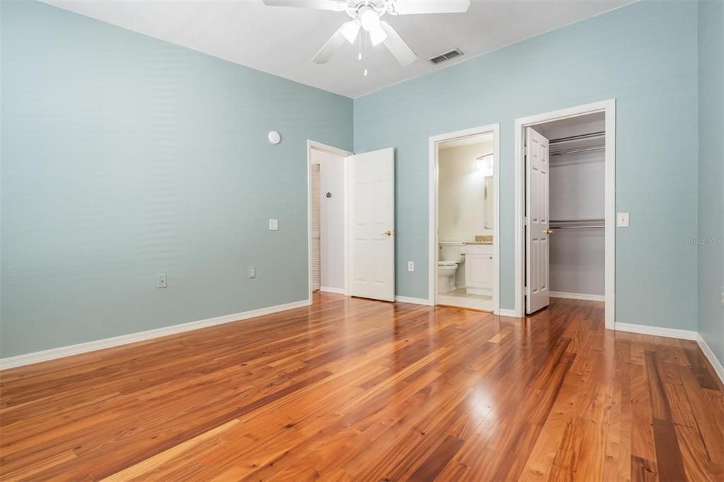 Active With Contract: $3,600 (2 beds, 2 baths, 1378 Square Feet)