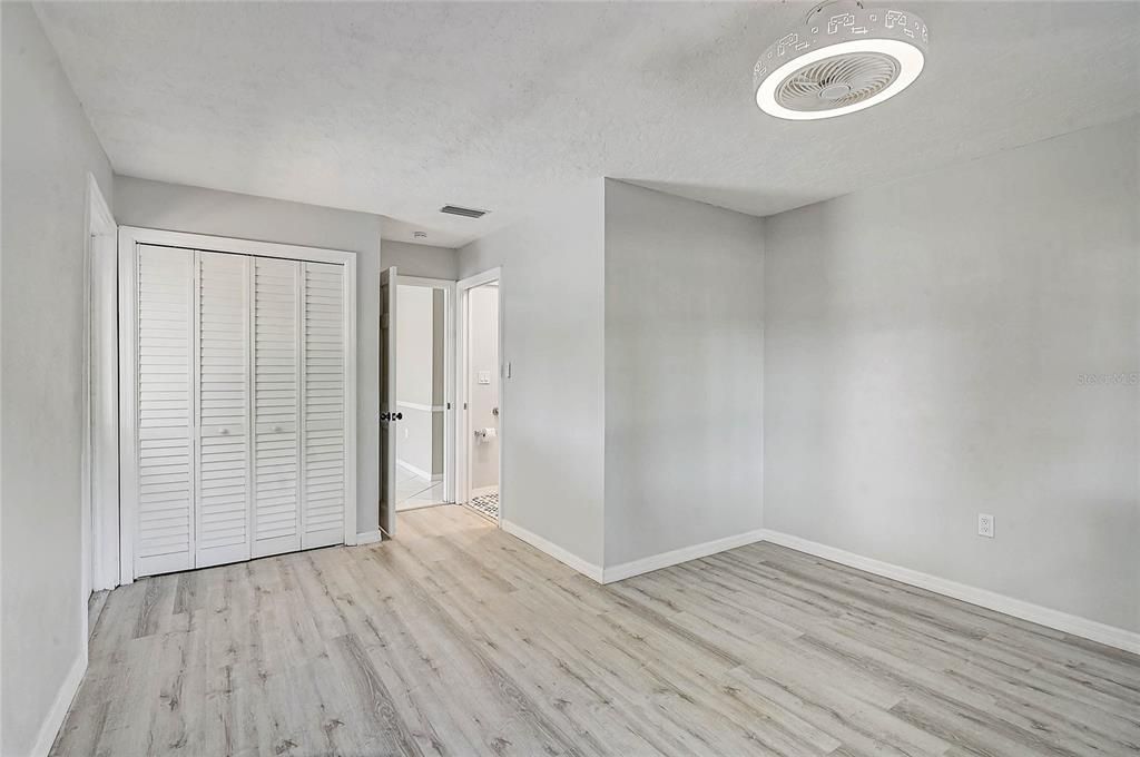 En Venta: $749,900 (5 camas, 3 baños, 3299 Pies cuadrados)