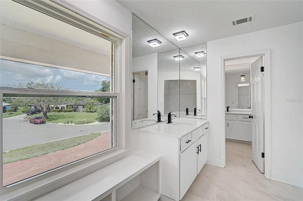 En Venta: $749,900 (5 camas, 3 baños, 3299 Pies cuadrados)