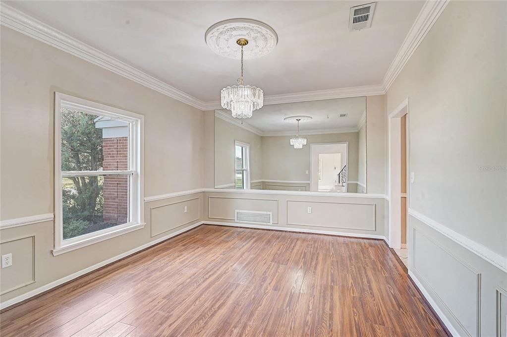 En Venta: $749,900 (5 camas, 3 baños, 3299 Pies cuadrados)