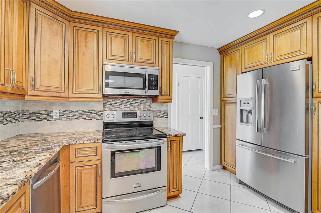 En Venta: $749,900 (5 camas, 3 baños, 3299 Pies cuadrados)