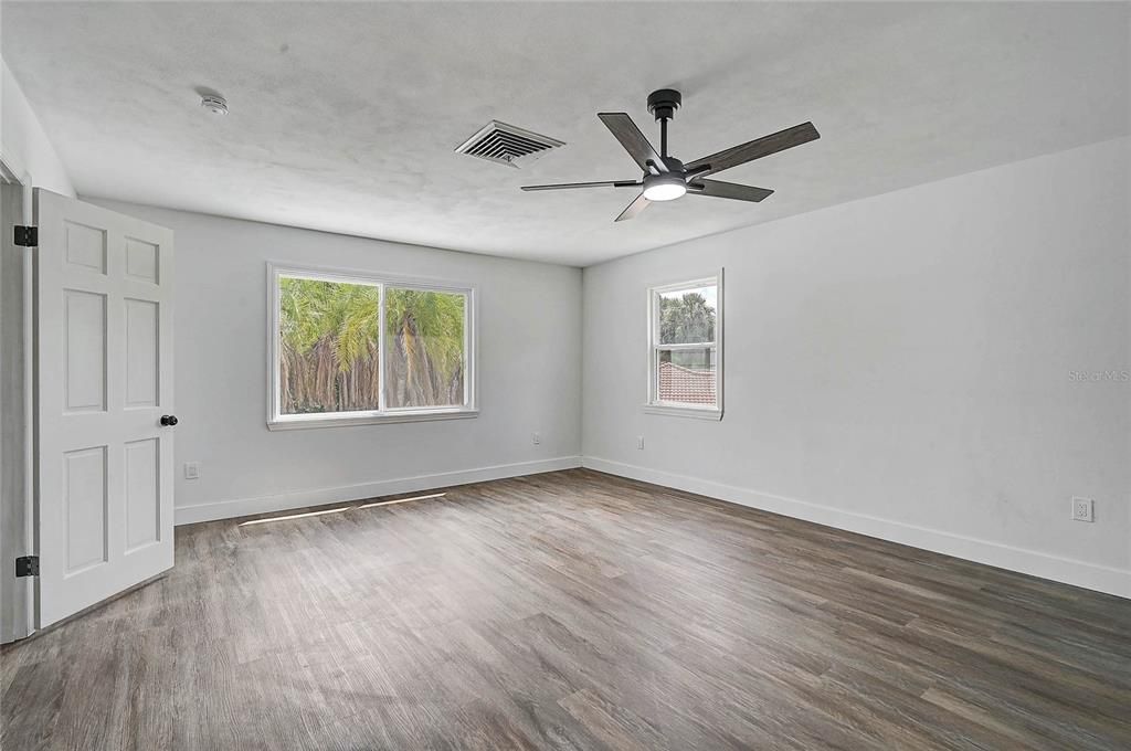 En Venta: $749,900 (5 camas, 3 baños, 3299 Pies cuadrados)