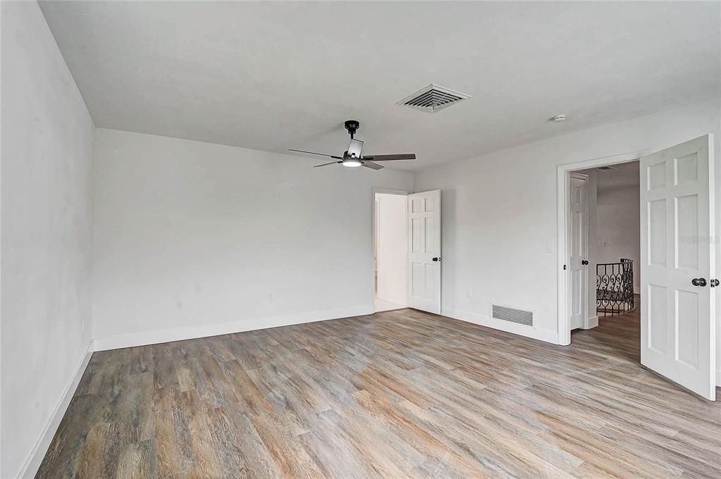 En Venta: $749,900 (5 camas, 3 baños, 3299 Pies cuadrados)