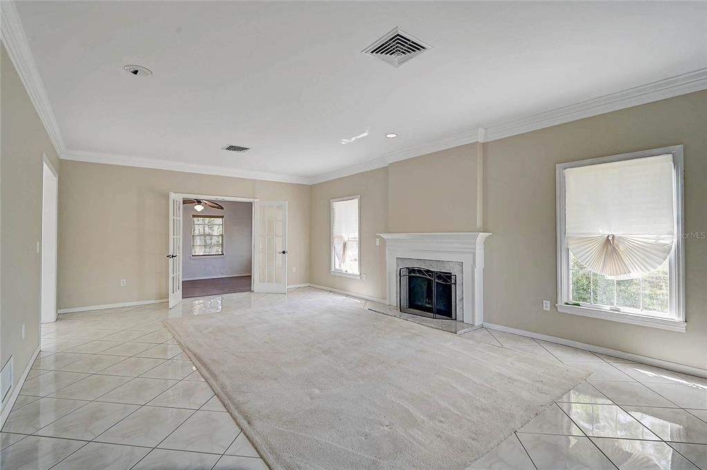 En Venta: $749,900 (5 camas, 3 baños, 3299 Pies cuadrados)