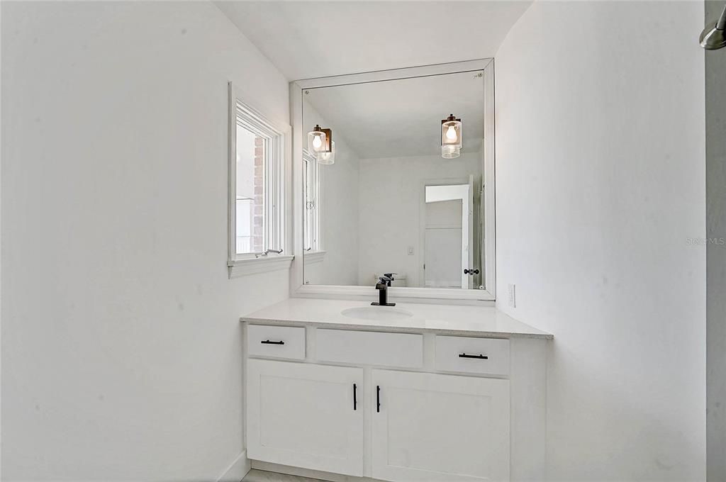 En Venta: $749,900 (5 camas, 3 baños, 3299 Pies cuadrados)