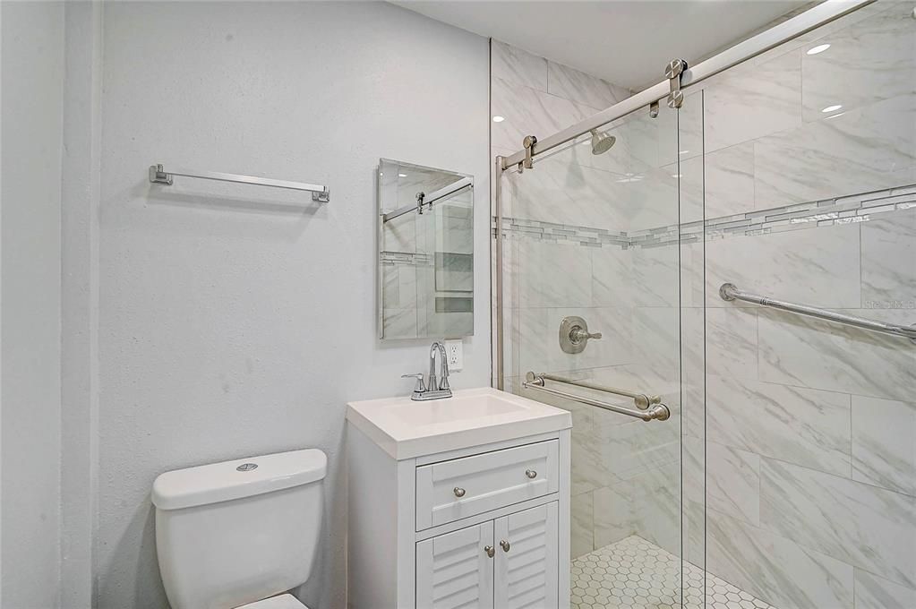 En Venta: $749,900 (5 camas, 3 baños, 3299 Pies cuadrados)