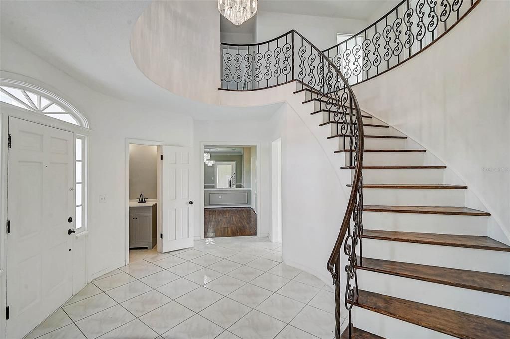 En Venta: $749,900 (5 camas, 3 baños, 3299 Pies cuadrados)