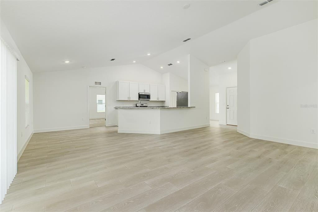 Active With Contract: $389,950 (4 beds, 2 baths, 1778 Square Feet)