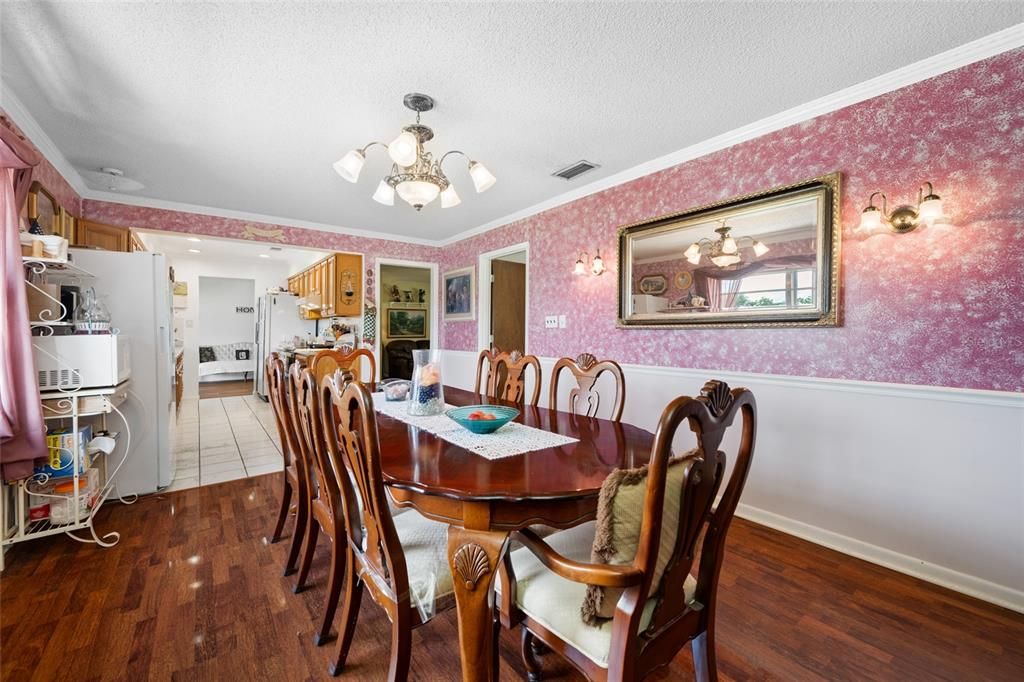 For Sale: $389,900 (3 beds, 2 baths, 1542 Square Feet)