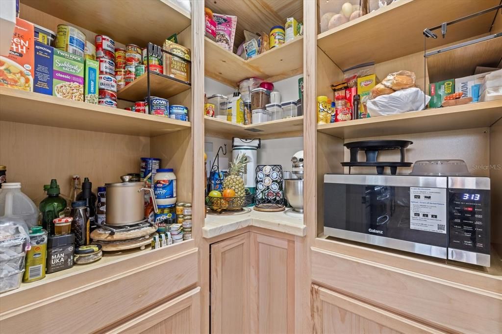 En Venta: $550,000 (4 camas, 2 baños, 2068 Pies cuadrados)