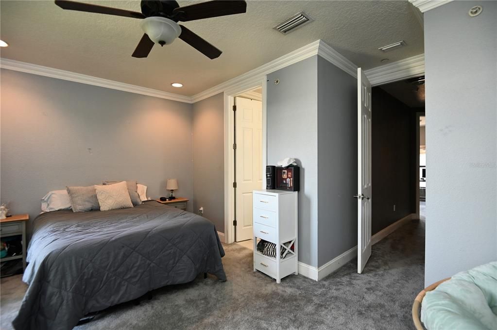 Active With Contract: $2,975 (2 beds, 2 baths, 1432 Square Feet)
