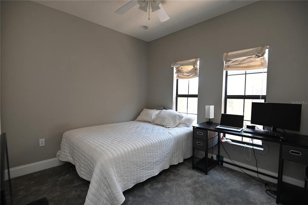 Active With Contract: $2,975 (2 beds, 2 baths, 1432 Square Feet)