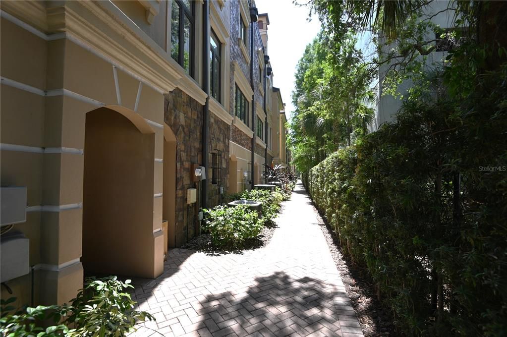 Active With Contract: $2,975 (2 beds, 2 baths, 1432 Square Feet)