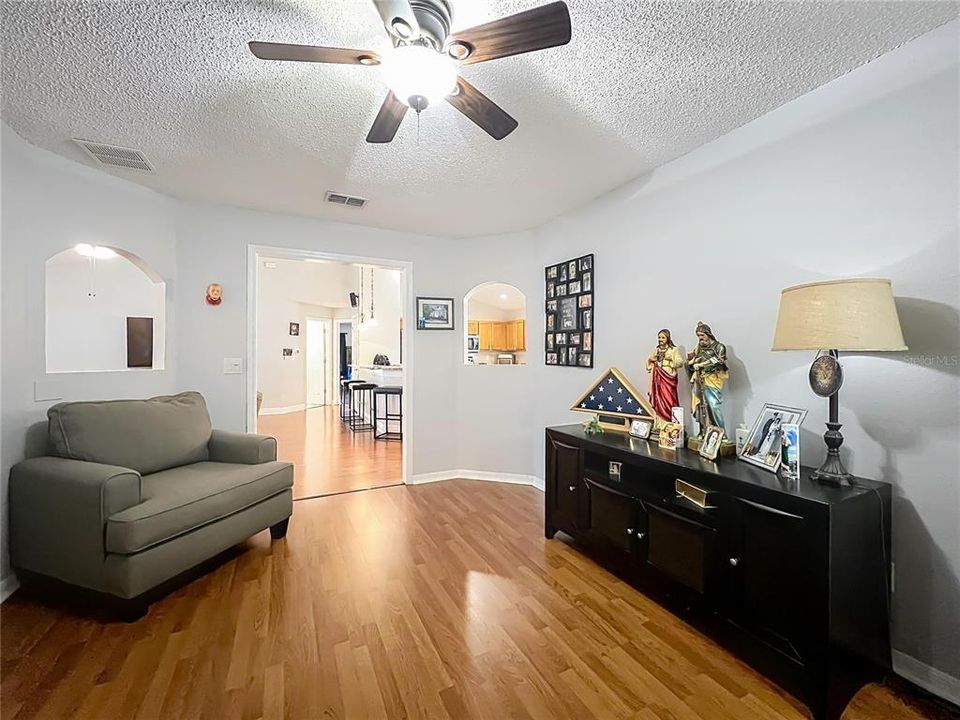 En Venta: $449,000 (3 camas, 2 baños, 1870 Pies cuadrados)