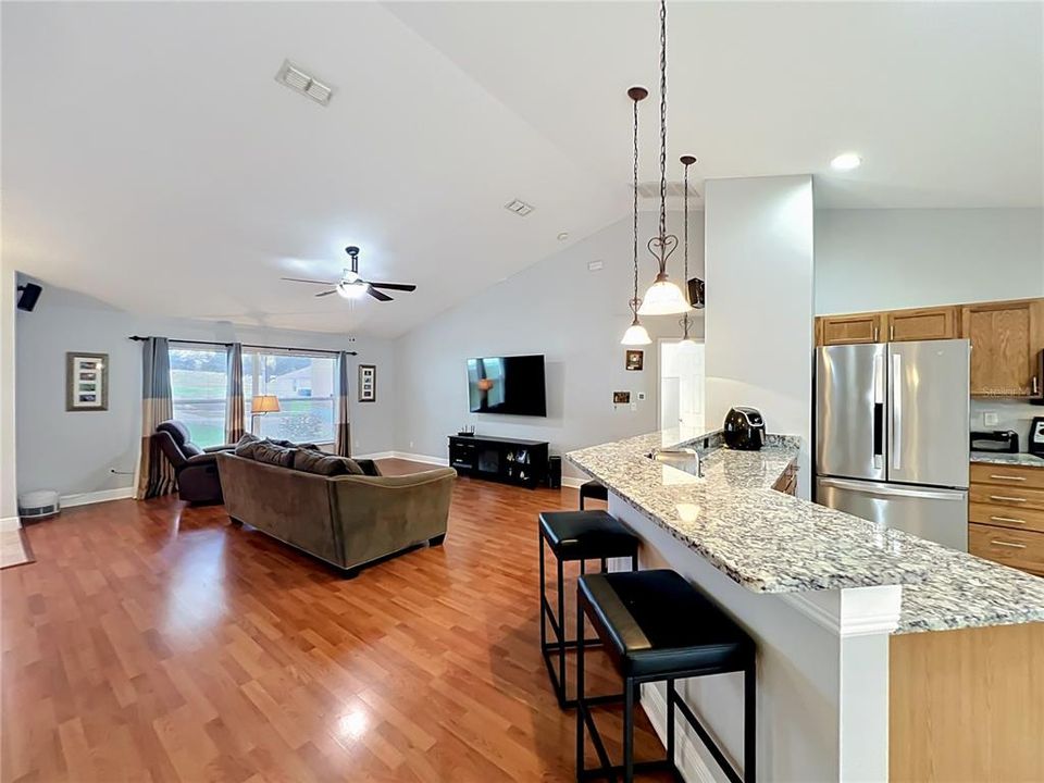 En Venta: $449,000 (3 camas, 2 baños, 1870 Pies cuadrados)