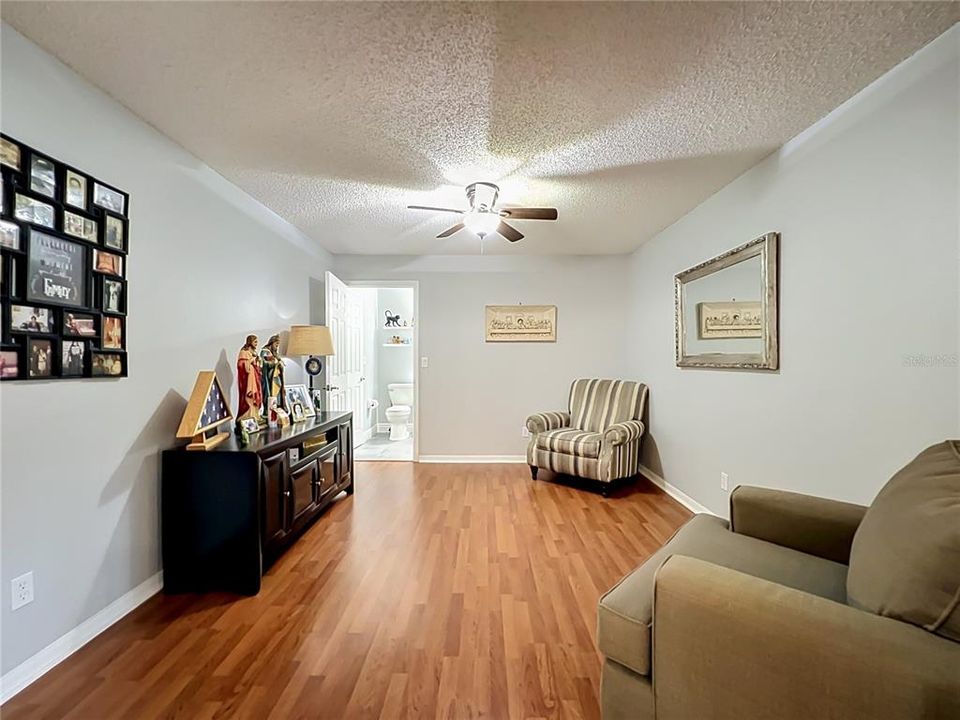 En Venta: $449,000 (3 camas, 2 baños, 1870 Pies cuadrados)