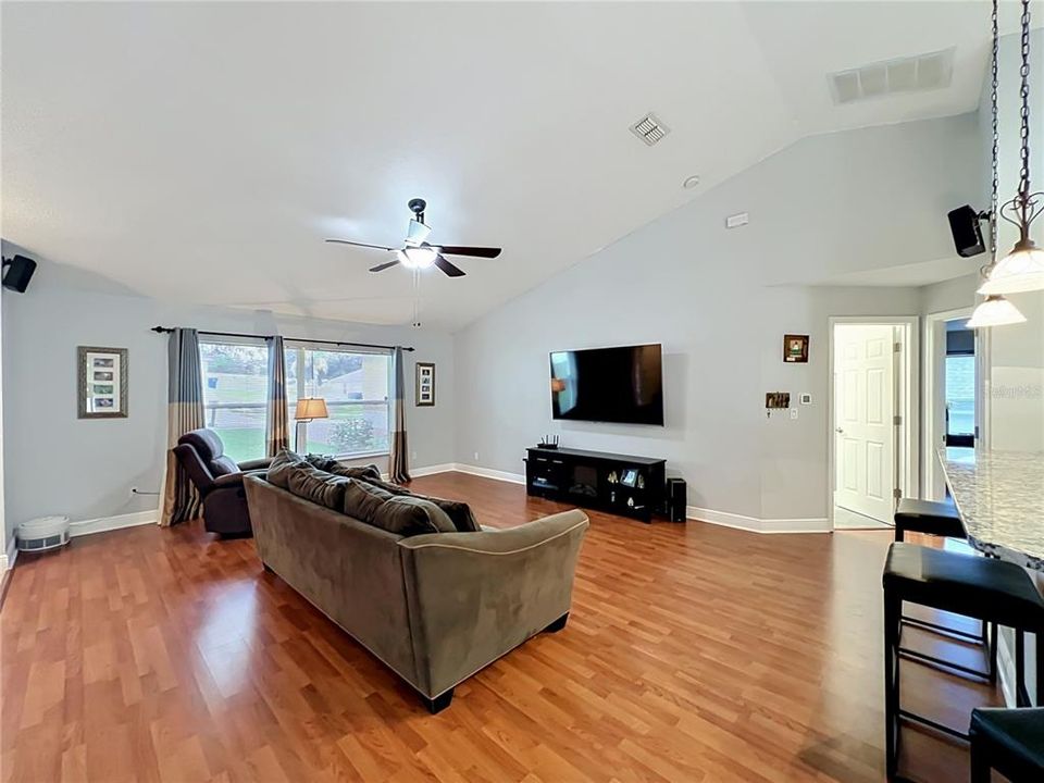 En Venta: $449,000 (3 camas, 2 baños, 1870 Pies cuadrados)