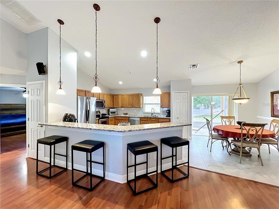 En Venta: $449,000 (3 camas, 2 baños, 1870 Pies cuadrados)