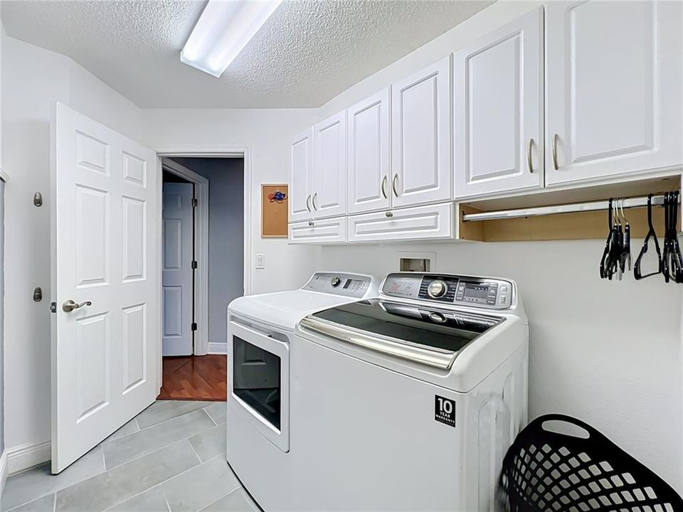 En Venta: $449,000 (3 camas, 2 baños, 1870 Pies cuadrados)