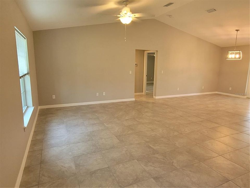 For Rent: $1,995 (3 beds, 2 baths, 1640 Square Feet)