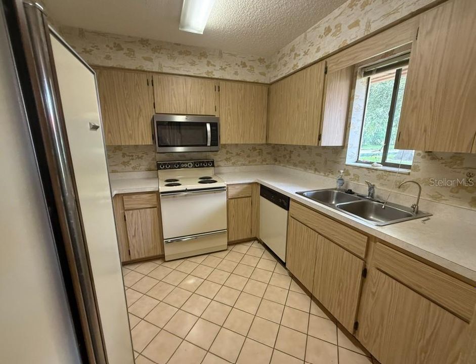 For Sale: $304,900 (2 beds, 2 baths, 1482 Square Feet)