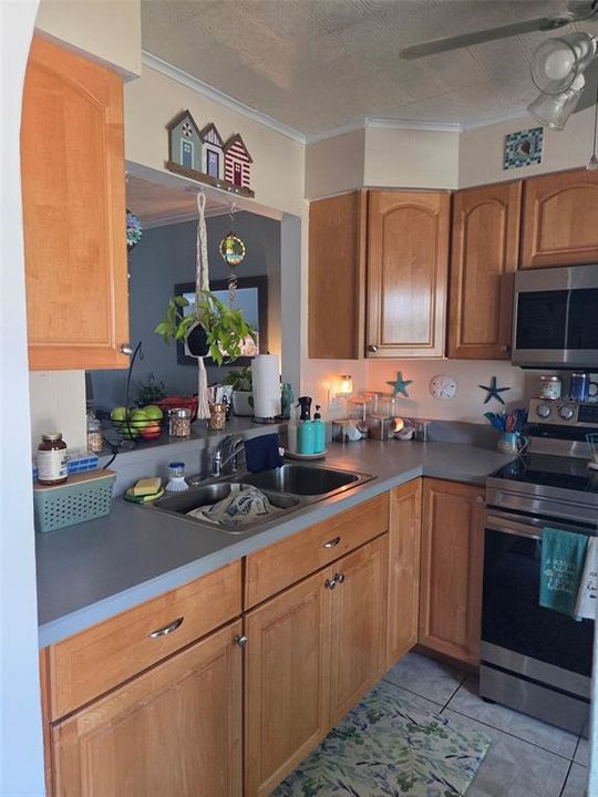 На продажу: $129,000 (2 спален, 2 ванн, 865 Квадратных фут)