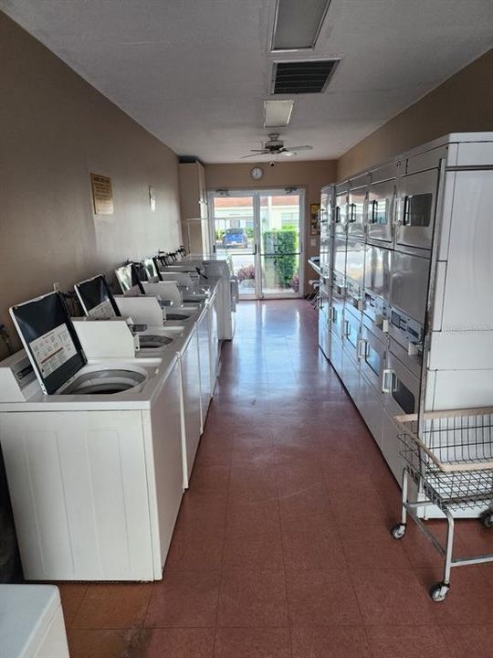 На продажу: $129,000 (2 спален, 2 ванн, 865 Квадратных фут)