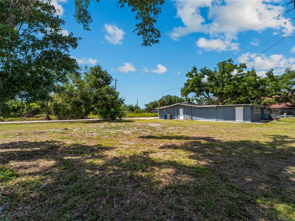 На продажу: $80,000 (0.18 acres)