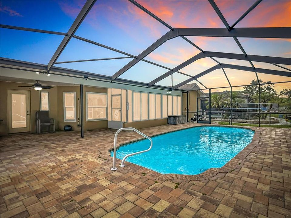 Active With Contract: $328,900 (3 beds, 2 baths, 1622 Square Feet)