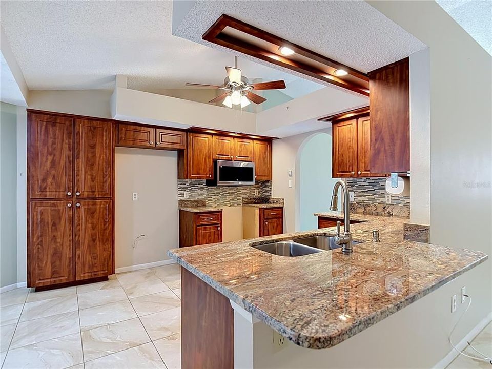 Active With Contract: $328,900 (3 beds, 2 baths, 1622 Square Feet)