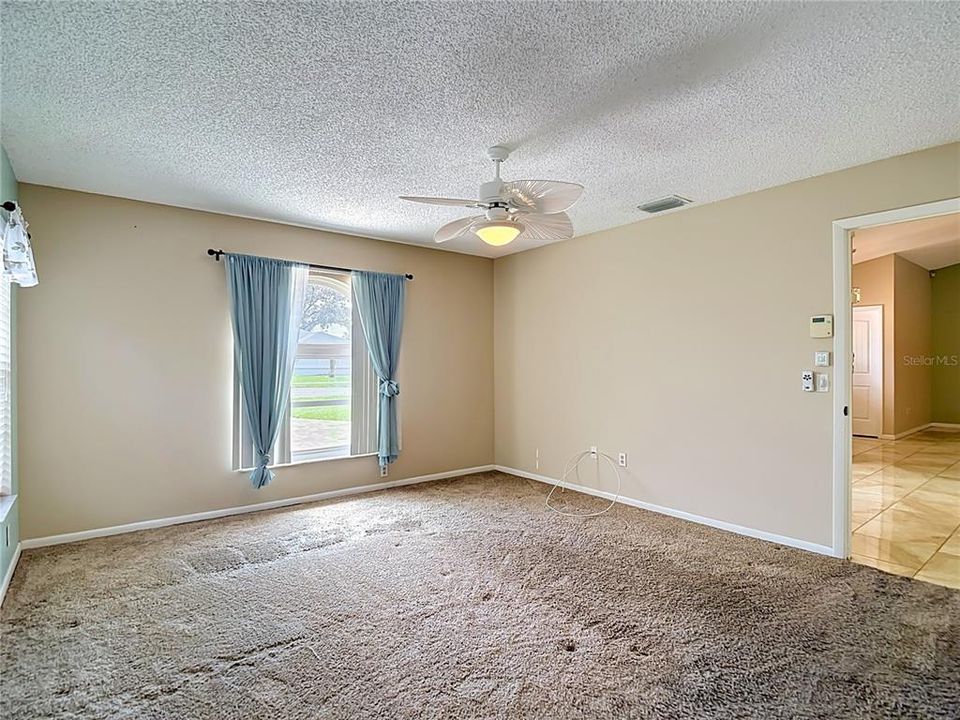 Active With Contract: $328,900 (3 beds, 2 baths, 1622 Square Feet)