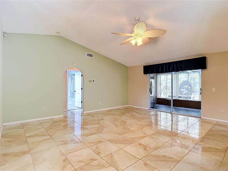 Active With Contract: $328,900 (3 beds, 2 baths, 1622 Square Feet)