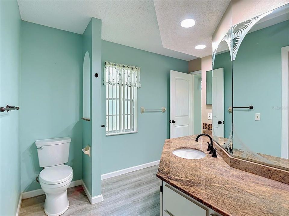 Active With Contract: $328,900 (3 beds, 2 baths, 1622 Square Feet)