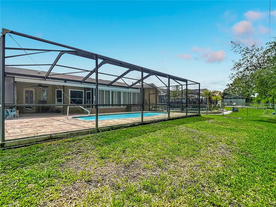 Active With Contract: $328,900 (3 beds, 2 baths, 1622 Square Feet)