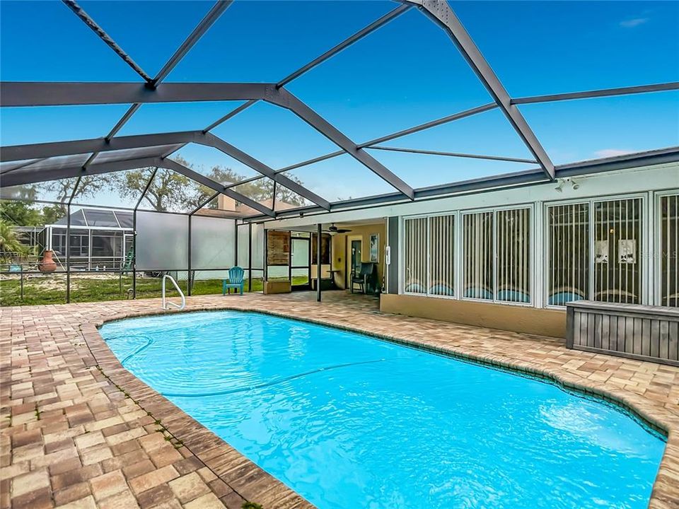 Active With Contract: $328,900 (3 beds, 2 baths, 1622 Square Feet)