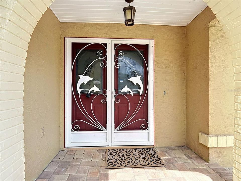 Active With Contract: $328,900 (3 beds, 2 baths, 1622 Square Feet)