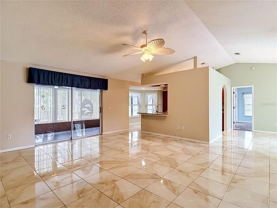 Active With Contract: $328,900 (3 beds, 2 baths, 1622 Square Feet)