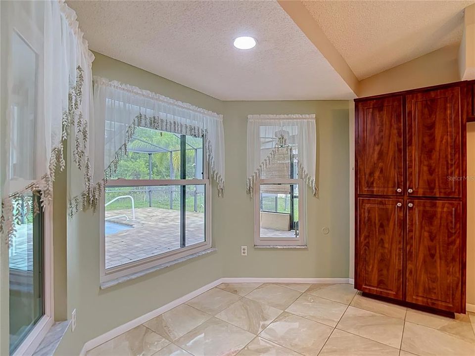 Active With Contract: $328,900 (3 beds, 2 baths, 1622 Square Feet)