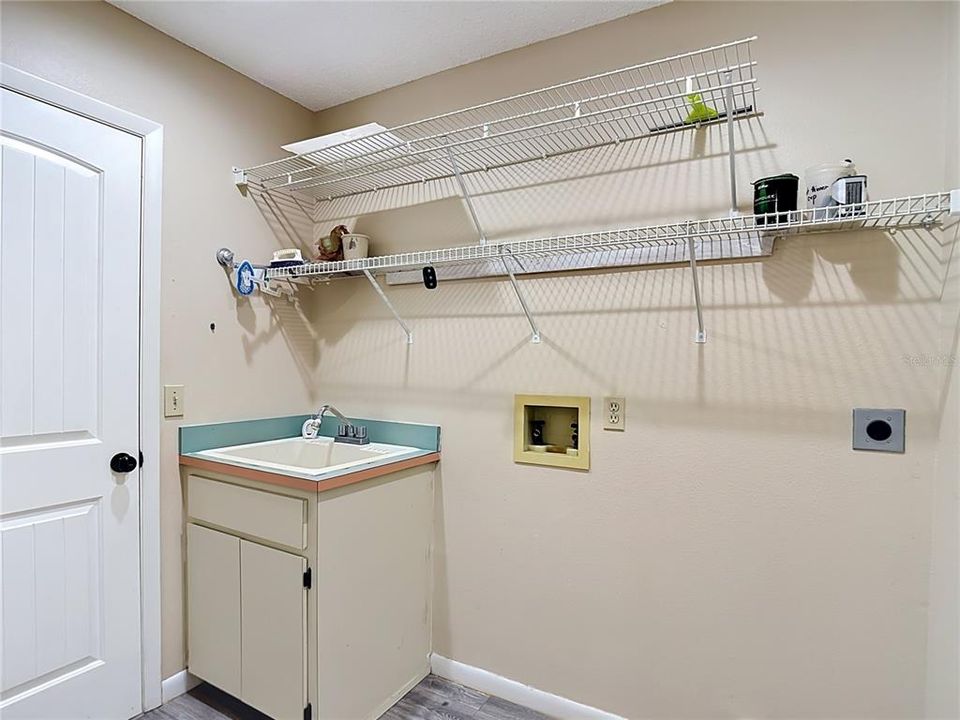 Active With Contract: $328,900 (3 beds, 2 baths, 1622 Square Feet)