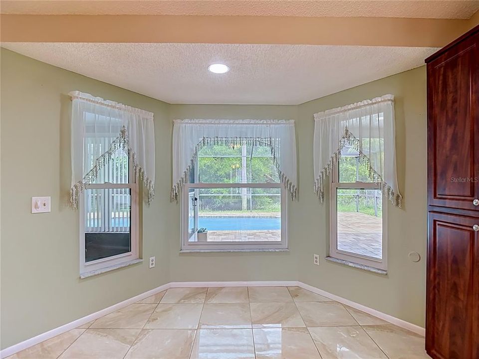 Active With Contract: $328,900 (3 beds, 2 baths, 1622 Square Feet)