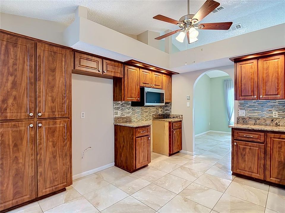 Active With Contract: $328,900 (3 beds, 2 baths, 1622 Square Feet)