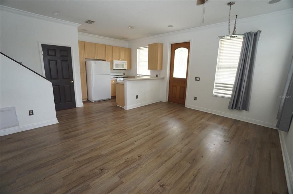 For Rent: $4,200 (3 beds, 2 baths, 1113 Square Feet)
