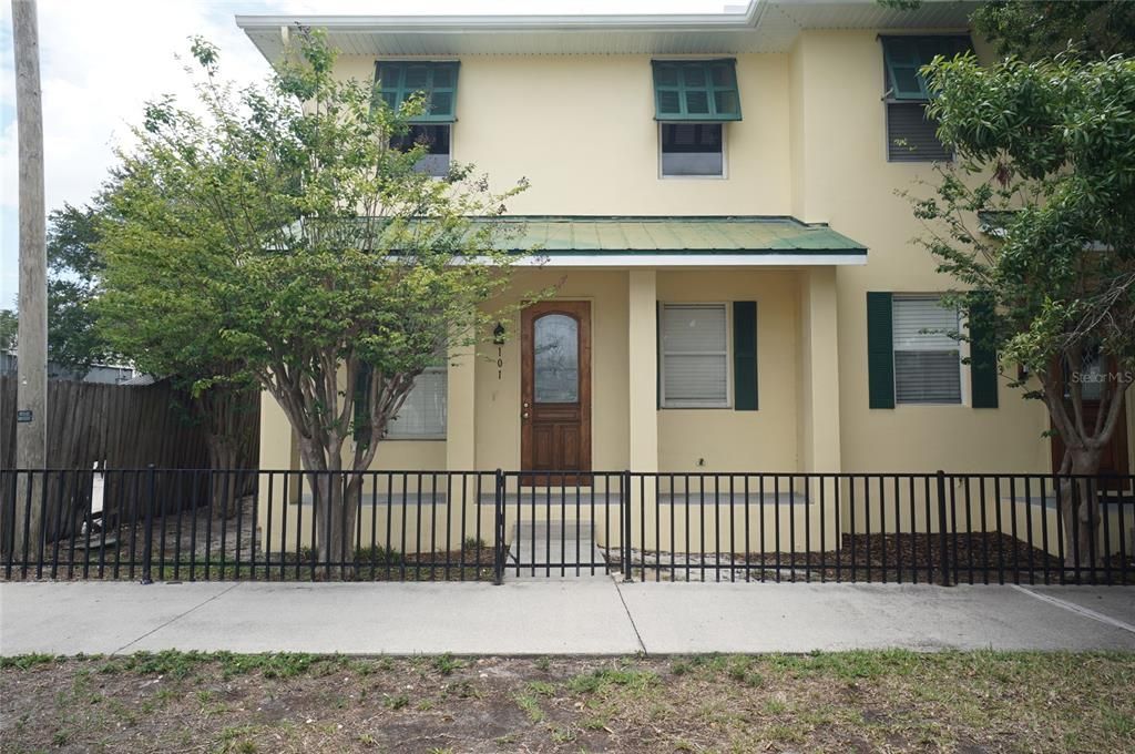 For Rent: $4,200 (3 beds, 2 baths, 1113 Square Feet)