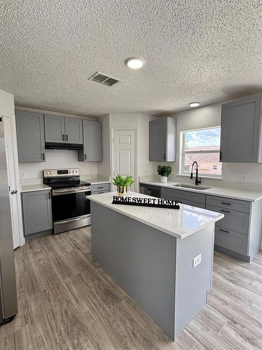 En Venta: $324,995 (4 camas, 2 baños, 2222 Pies cuadrados)