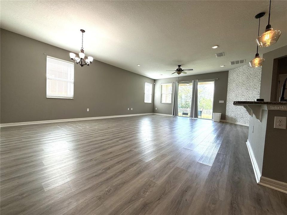 For Rent: $2,300 (3 beds, 2 baths, 2014 Square Feet)