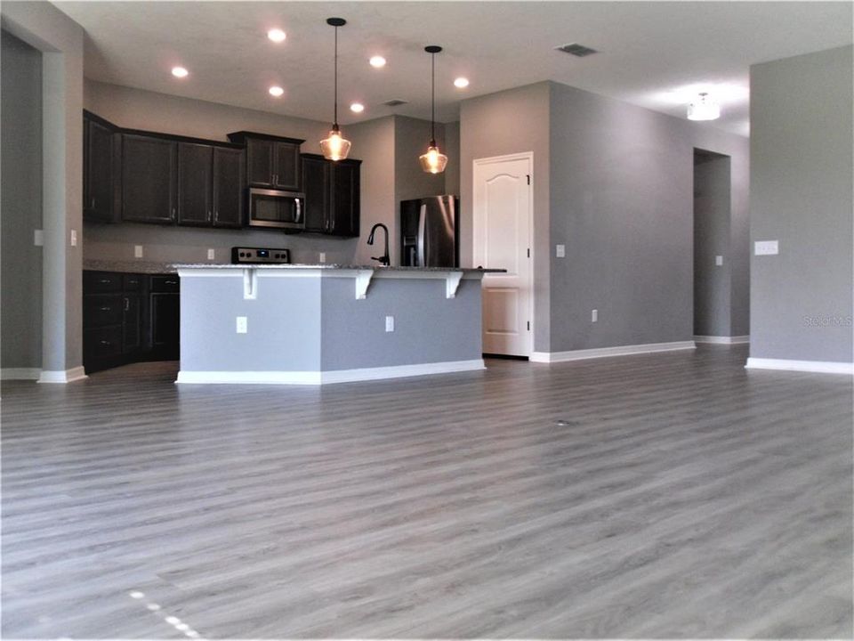 For Rent: $2,300 (3 beds, 2 baths, 2014 Square Feet)