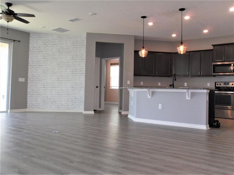 For Rent: $2,300 (3 beds, 2 baths, 2014 Square Feet)