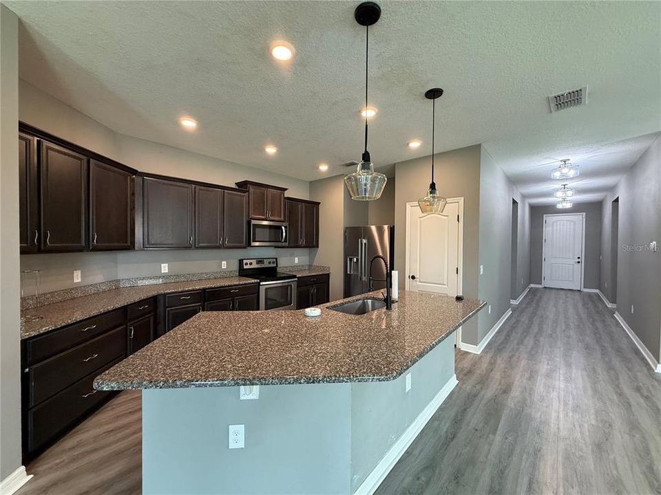 For Rent: $2,300 (3 beds, 2 baths, 2014 Square Feet)