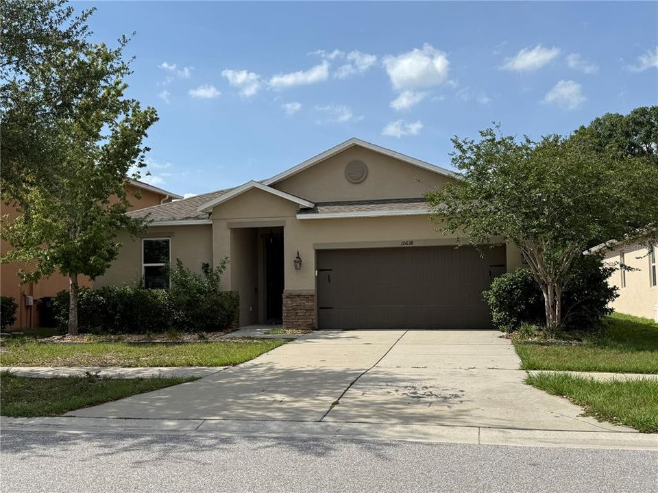 For Rent: $2,300 (3 beds, 2 baths, 2014 Square Feet)